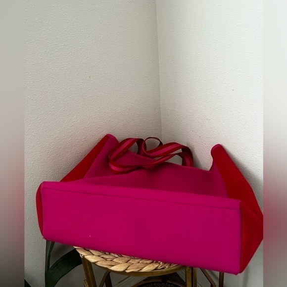 SUMMERSALT bag Neoprene Beach in Hot Pink and Red color block Tote - Picture 5 of 8
